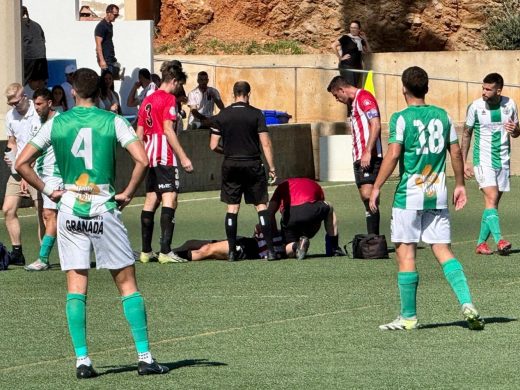 (Fotos) El Mercadal se lleva un inédito derbi ante el Migjorn