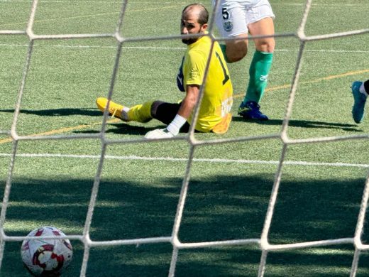 (Fotos) El Mercadal se lleva un inédito derbi ante el Migjorn