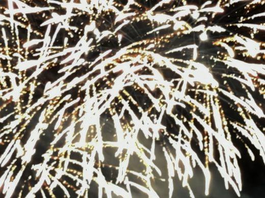 (Fotos) Fuegos artificiales para poner el punto final a Gràcia 2024