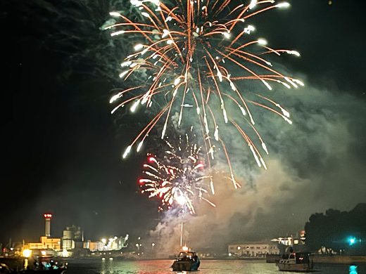 (Fotos) Fuegos artificiales para poner el punto final a Gràcia 2024