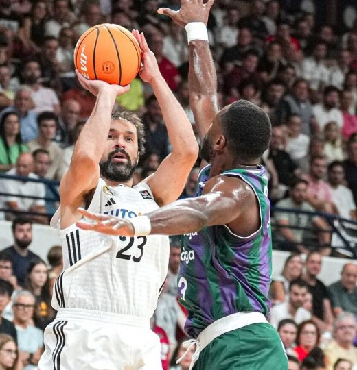 Tiro de Llull en un momento de la final.