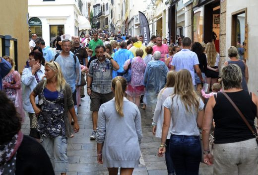 Junio marca el máximo de presión humana en Menorca con 193.504 personas.