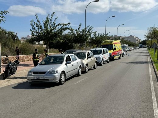 (Fotos) Un choque en cadena en la Vía Ronda de Maó causa heridos y grandes retenciones