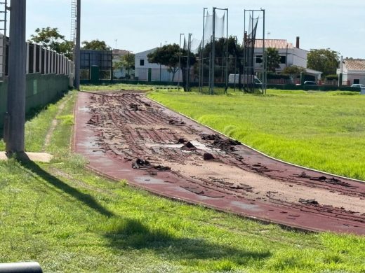 (Fotos) Avanzan las obras de la pista de atletismo de Maó