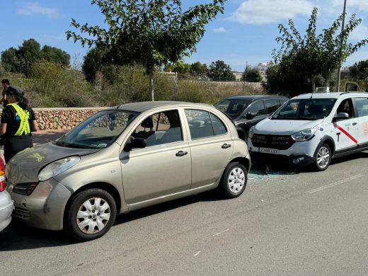 (Fotos) Un choque en cadena en la Vía Ronda de Maó causa heridos y grandes retenciones