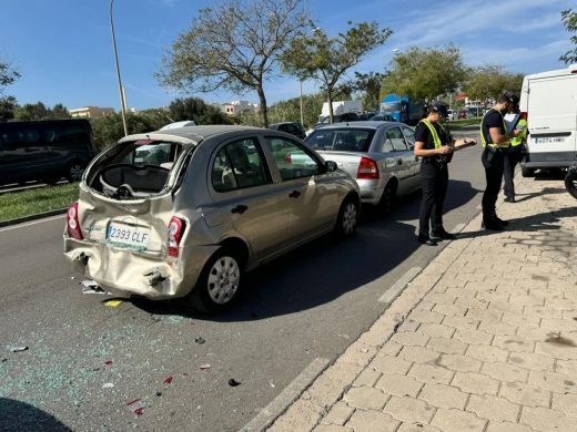 (Fotos) Un choque en cadena en la Vía Ronda de Maó causa heridos y grandes retenciones