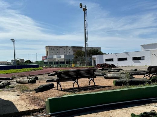 (Fotos) Avanzan las obras de la pista de atletismo de Maó