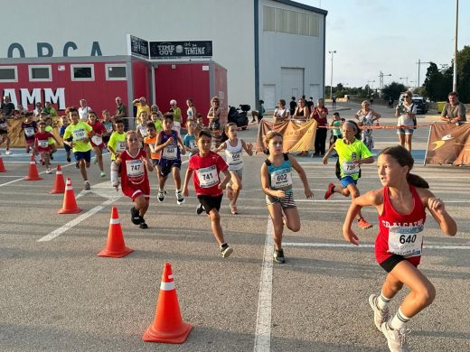 (Fotos) Adrián Guirado y Maria Pallicer mandan en la carrera de Gràcia