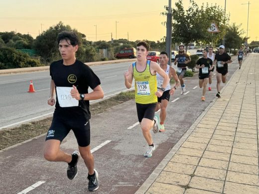 (Fotos) Adrián Guirado y Maria Pallicer mandan en la carrera de Gràcia