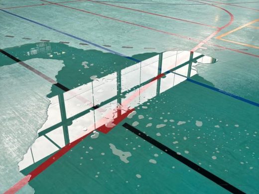 (Fotos y vídeos) Las lluvias provocan graves daños en el polideportivo de Ciutadella