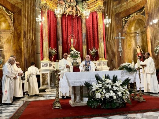 (Fotos y vídeos) Devoción por la Mare de Déu de Gràcia