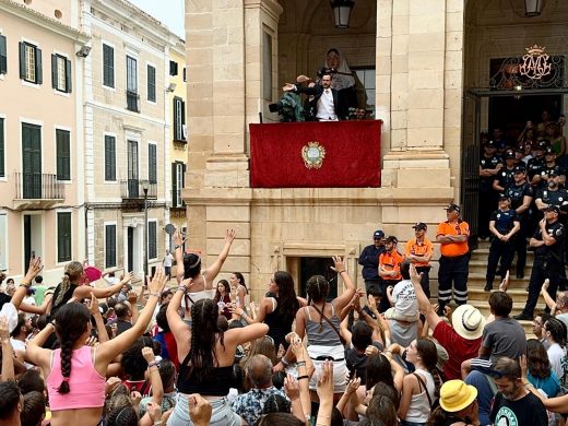 (Fotos y vídeo) A la caza de las botas en el ‘Volem vi’