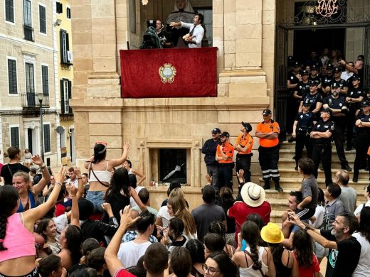 (Fotos y vídeo) A la caza de las botas en el ‘Volem vi’