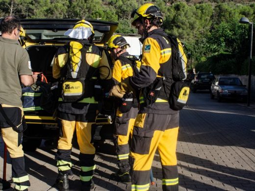 (Fotos) Un pequeño incendio hace saltar las alarmas en Ferreries