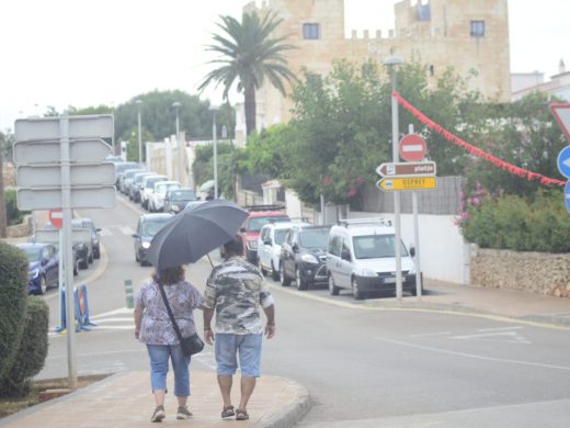 (Fotos) La lluvia obliga a cancelar las celebraciones de esta tarde en Cala en Porter