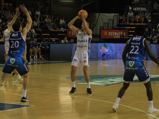 (Fotos) Trabajado triunfo del Hestia Menorca ante el Zamora (76-69)