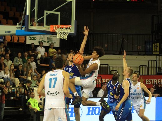 (Fotos) Trabajado triunfo del Hestia Menorca ante el Zamora (76-69)