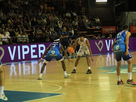 (Fotos) Trabajado triunfo del Hestia Menorca ante el Zamora (76-69)