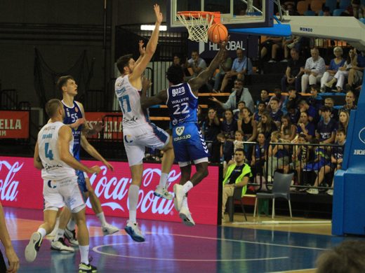 (Fotos) Trabajado triunfo del Hestia Menorca ante el Zamora (76-69)