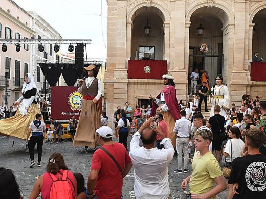 (Fotos) Manolo Bonet da inicio a las fiestas de “un pueblo con futuro”