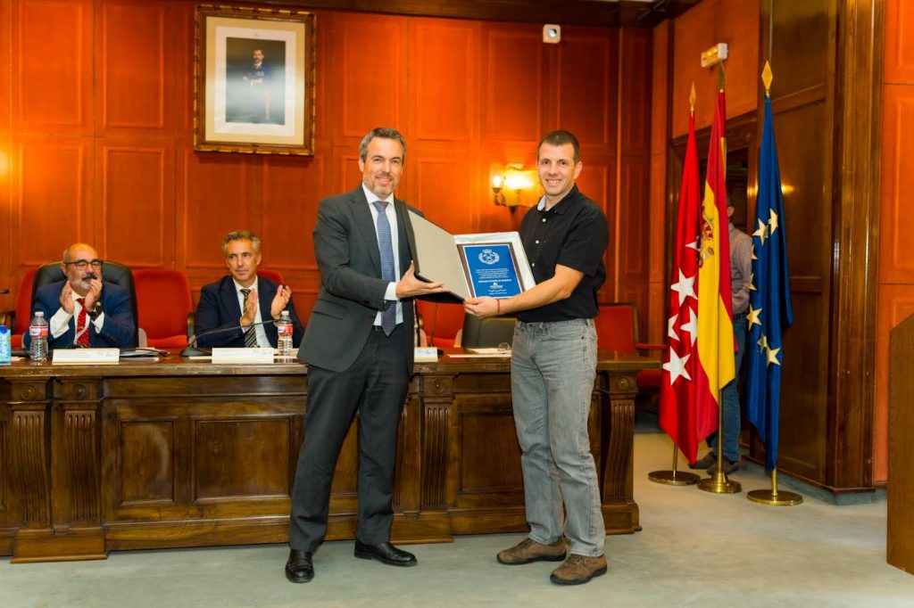 El maestro artesano Ovidi Pons Triay recogió el diploma.