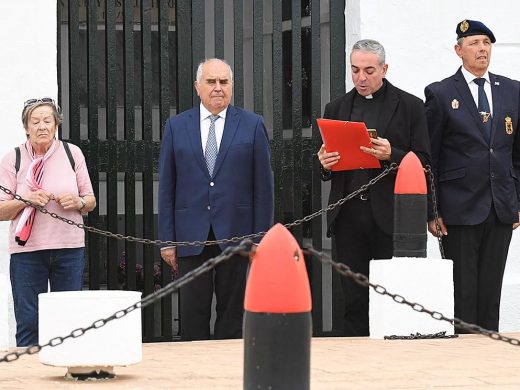 (Fotos y vídeos) Homenaje en Maó a los militares caídos y a los marineros del Acorazado Roma