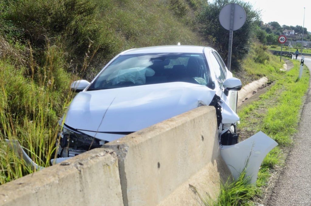 Imagen del coche accidentado (Fotos: Sergio Moreno)