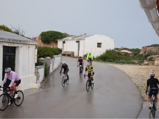 (Fotos) La lluvia altera el inicio de la Volta Cicloturista Internacional