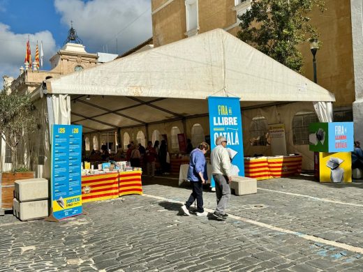 (Fotos) Maó da la bienvenida a la XIX Fira del Llibre en Català de Menorca