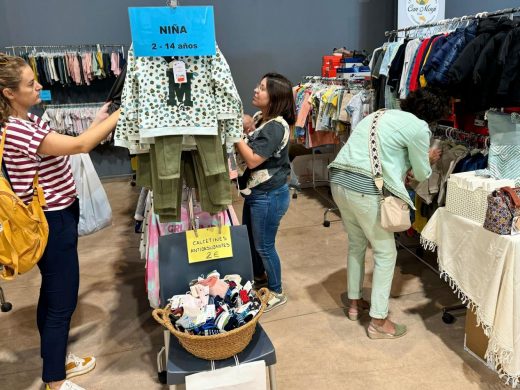 (Fotos) Arranca la II Feria Outlet Ciutadella 2024: más comercios participantes y ofertas especiales