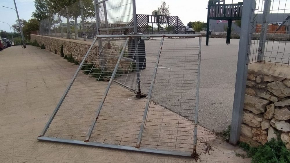 El abandono de algunas calles de Maó.