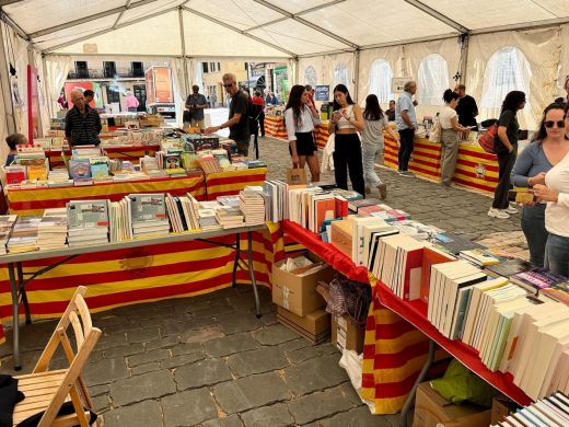 (Fotos) Maó da la bienvenida a la XIX Fira del Llibre en Català de Menorca