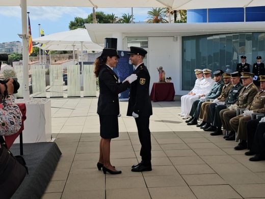 (Fotos) Homenaje a la Policía Nacional en Maó durante la celebración de los Santos Ángeles Custodios