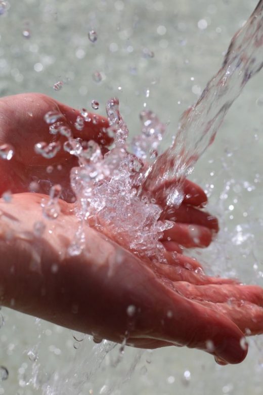 Sin agua pública.