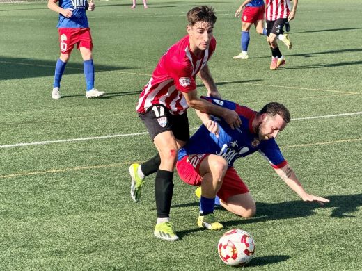 Un Mercadal sin suerte no puede contra un rival que jugó con 10 más de una hora