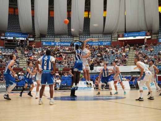 (Fotos) Al Hestia Menorca se le escapa el triunfo ante el Gipuzkoa en el tramo final del partido