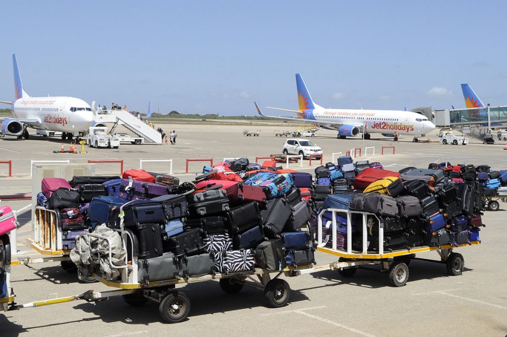 Crece el tráfico internacional en el Aeropuerto de Menorca en septiembre.