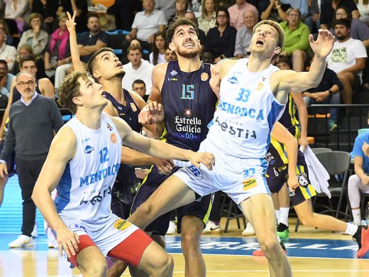 (Fotos) El Hestia Menorca acaba claudicando ante el líder Ourense