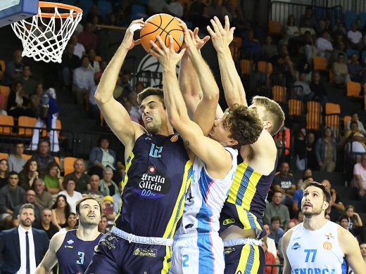 (Fotos) El Hestia Menorca acaba claudicando ante el líder Ourense