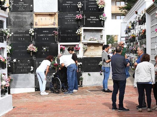 (Fotos y vídeo) Menorca homenajea a sus difuntos en una jornada marcada por las alertas meteorológicas