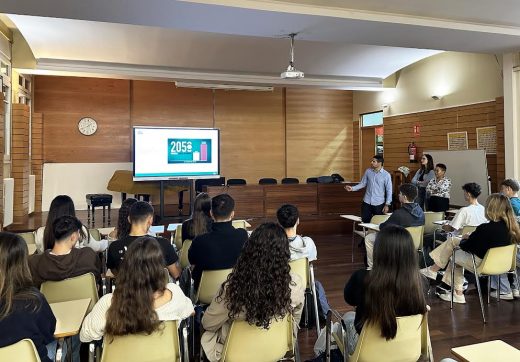 Médicos de Atención Primaria imparten un taller a alumnos de secundaria y bachillerato.