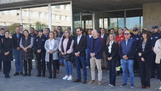 Minuto de silencio en el Consell.