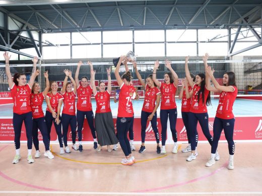 (Fotos) Prohens felicita al Avarca de Menorca por su triunfo en la Supercopa