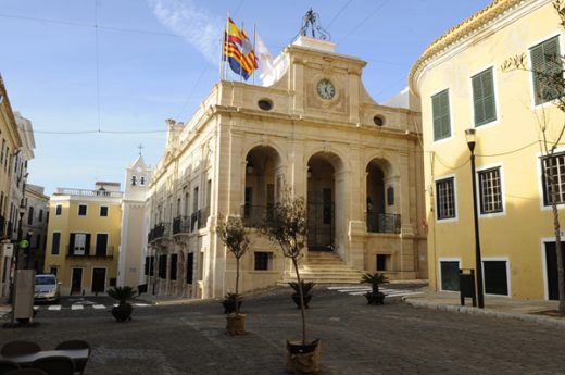 Banderas a media asta.