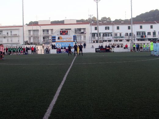 El Mercadal se da un festín ante el Llosetense (4-0)