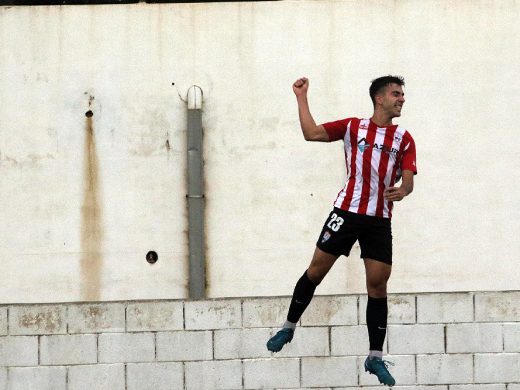 El Mercadal se da un festín ante el Llosetense (4-0)