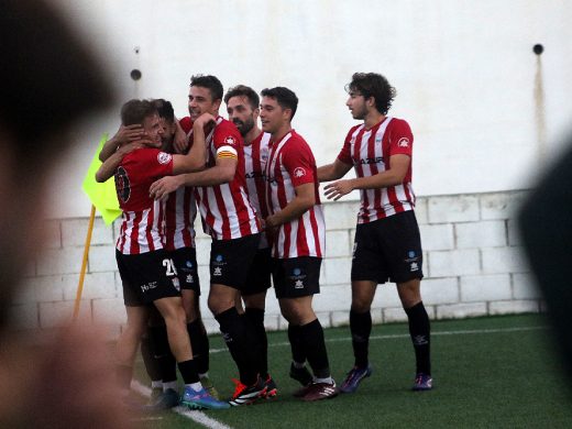 El Mercadal se da un festín ante el Llosetense (4-0)