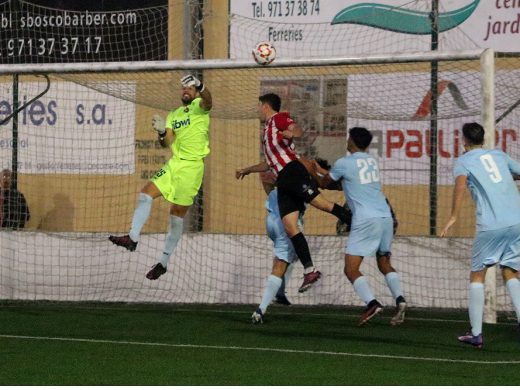 El Mercadal se da un festín ante el Llosetense (4-0)