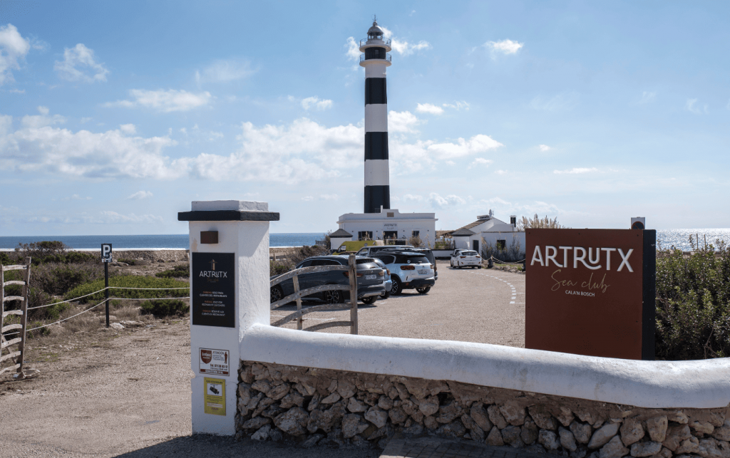 El restaurante del faro de Artrutx saldrá a concurso público para su gestión.