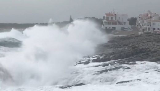 La borrasca Caetano trae viento y oleaje.